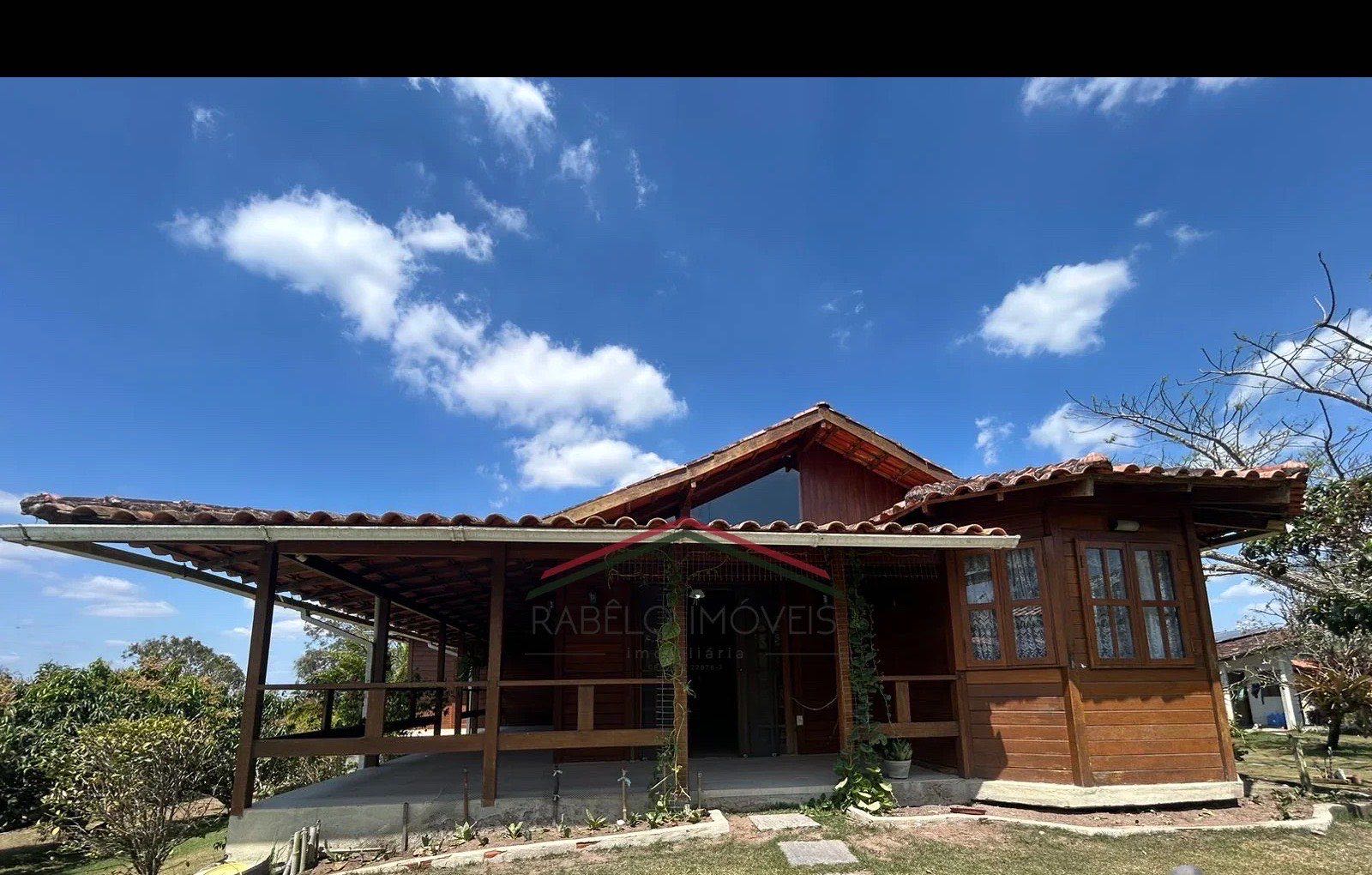 Casa de Alto Padrão à Venda em Gravatá/PE – Vista Definitiva para o Vale em Gravatá