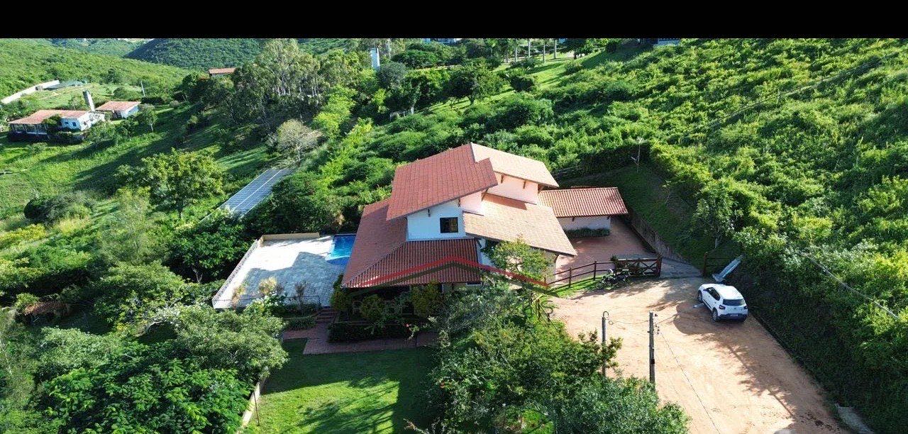 Casa de Alto Padrão com Vista Panorâmica para o Vale – Gravatá/PE em Gravatá